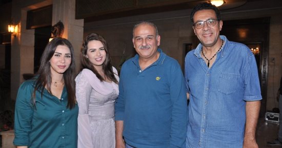 بالصور .. جمال سليمان وأسرة " أفراح إبليس 2" يحتفلون بانتهاء التصوير