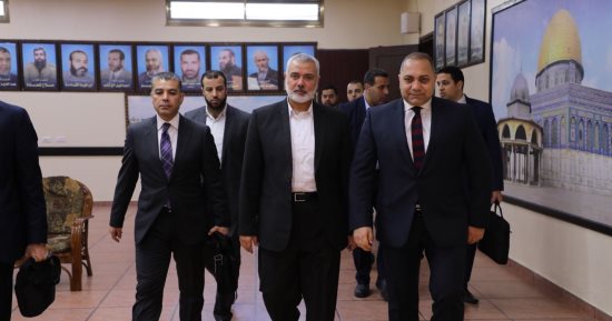 الوفد المصرى يلتقى "هنية" لبحث آليات استلام حكومة الوفاق مهامها فى غزة