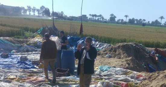 صور.. غلق معمل مخللات ببلقاس وإعدام 59 طن مجهول المصدر بالدقهلية