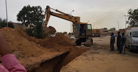  محافظ أسوان يوجه بحل مشاكل المستثمرين وأصحاب الورش الحرفية