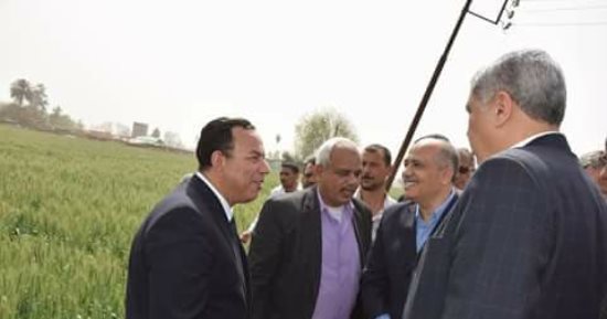 رئيس جامعة المنوفية يتفقد وحدة بحوث الإنتاج الزراعى والحيوانى