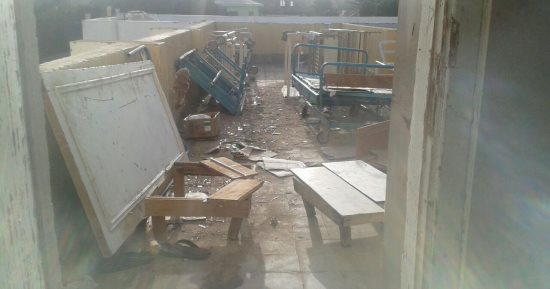صور.. اضبط مخالفة.. مستلزمات وأدوات طبيه تحتل أسطح مستشفى الداخلة