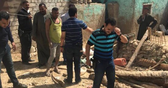 صور.. ضبط رقيب شرطة بتهمة التنقيب عن الآثار أسفل منزله بإسنا