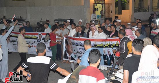 صور وفيديو.. انطلاق مسيرات حاشدة بالسيارات وعلى الأقدام لدعم السيسي بطور سيناء