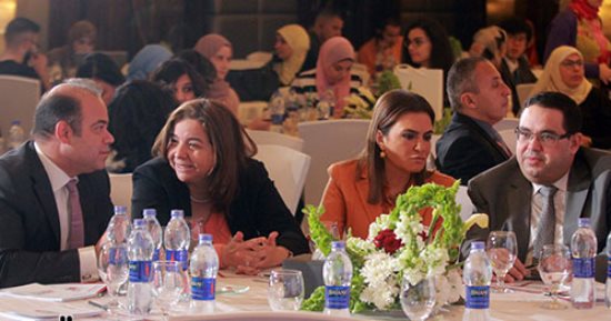 البورصة بتحتفل بالمرأة.. دق جرس بدء التداول بمناسبة اليوم العالمى للمرأة