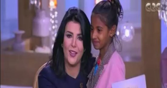 من راعية غنم لطالبة فى "خامسة ابتدائى".. "عيدة" تبهر منى الشاذلى بفصاحتها