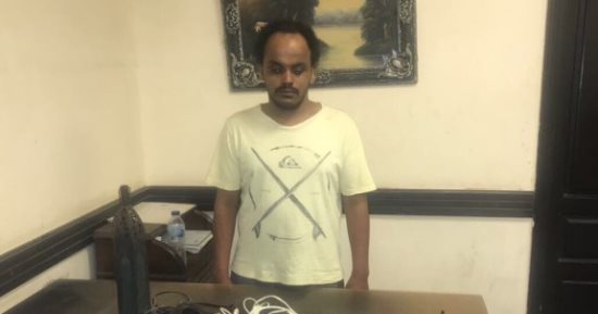 خادم يستولى على أموال وتحف من مسكنه مخدومه بالمعادى 