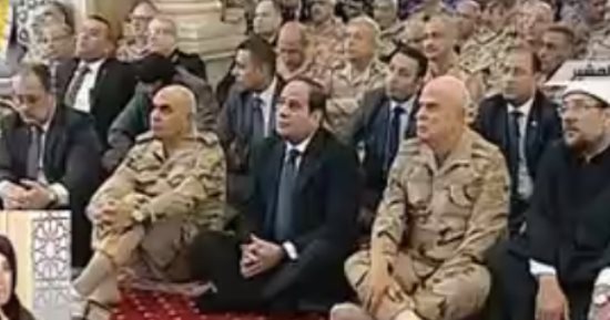 الرئيس السيسي يحيى "يوم الشهيد" بمسجد المشير.. خطيب الجمعة: المنسى وأبطال الجيش رموز الرجولة نهتز لفدائهم.. سيناء درة تاج الوطن وأبناؤها سند لأمن البلد..ولـ"المصريين": شهداؤنا فدوكم بأرواحهم فلا تضيعوهم هباء