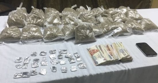 "مكافحة المخدرات" تضبط 5 عاطلين وربة منزل قبل ترويجهم 6 كيلو فودو وحشيش
