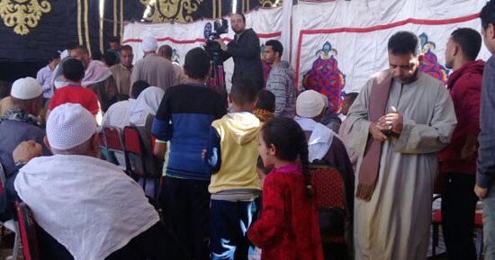 صور.. الأورمان تنظم قافلة طبية لإجراء جراحات العيون مجانا بعزبة زكريا فى الفيوم