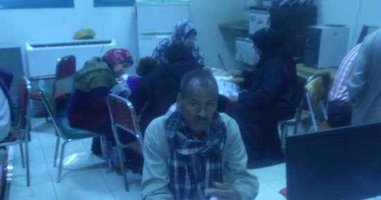 صور.. التضامن توفر خيمة للقومسيون الطبى لمواطنى معاشات تكافل وكرامة بالأقصر