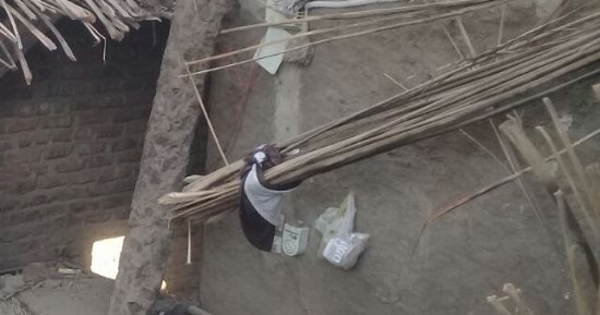 ماسأة أب يعيش فى غرفة واحدة مع زوجته وأبنائه.. ويناشد بتوفير وظيفة