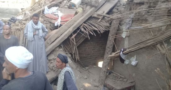 صور.. تفاصيل مصرع شخصين وإصابة 2 آخرين فى انهيار منزل بالأقصر