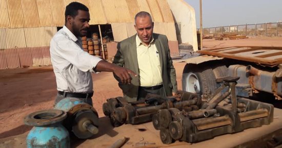 مدير المياه الجوفية بالوادى الجديد يتابع إصلاح المعدات القديمة بورشة بلاط