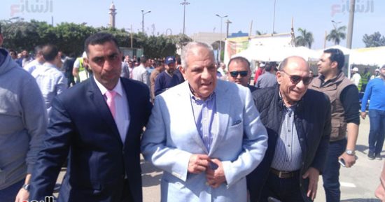 صور.. محلب وهانى ضاحى يصلان استاد القاهرة للإدلاء بصوتيهما فى انتخابات المهندسين