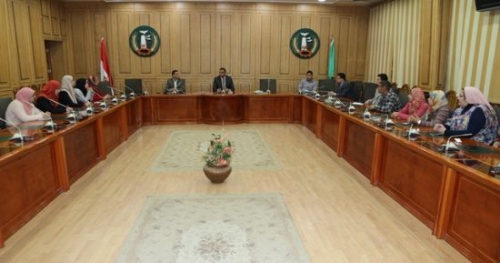 سكرتير عام المنوفية يعقد اجتماعا بموظفى مركز المعلومات لبحث تطويره