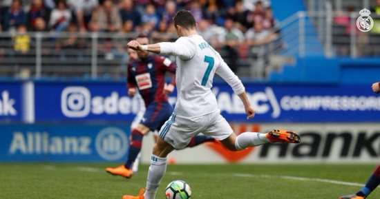 ريال مدريد يتقدم على إيبار بهدف رونالدو فى الشوط الأول.. فيديو