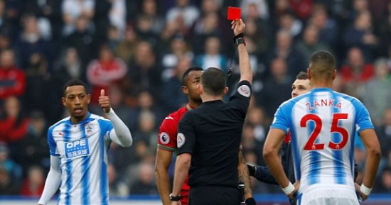 آيو يتلقى أسرع طرد فى الدورى الإنجليزى أمام هدرسفيلد
