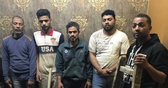  القبض على 5 أشخاص أثناء التنقيب عن الآثار داخل عقار بمصر القديمة