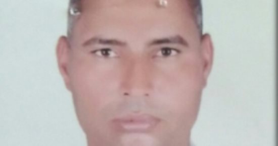 "ومن أحياها فكأنما أحيا الناس جميعا".. قصة شرطى بالمنيا فقد حياته أسفل قطار لإنقاذ مواطن من الموت.. الأهالى: الشهيد كان حافظا لكتاب الله ويصلى بنا فى المسجد.. ويؤكدون: 6 أطفال أصبحوا بلا عائل بعد وفاة والدهم