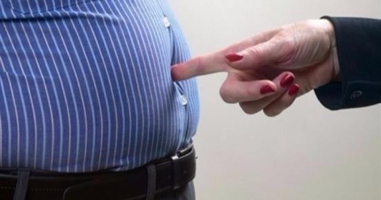 مش دايمًا عز .. ماذا يحدث لظهرك نتيجة تحمله "كرشك" 