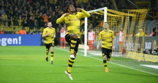 فيديو.. باتشواى يقود دورتموند لفوز مثير على فرانكفورت بالدوري الألماني