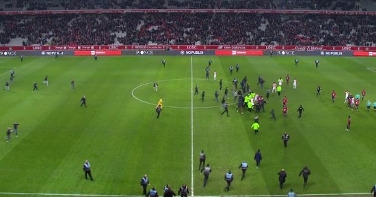 فيديو.. جماهير ليل تقتحم الملعب بعد السقوط فى فخ التعادل مع مونبيلييه