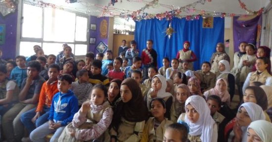 قوافل جامعة المنوفية تكافح العنف عند الأطفال بالفنون المسرحية