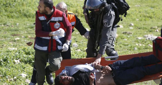 صور.. قوات الاحتلال تعتقل شابا فلسطينيا ومستوطنون يقتحمون المسجد الأقصى