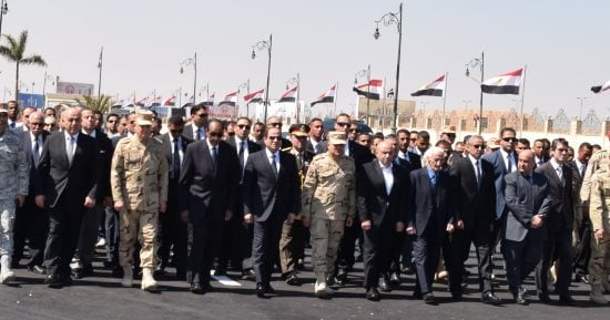 صور.. السيسي يتقدم الجنازة العسكرية للفريق صفى الدين أبو شناف