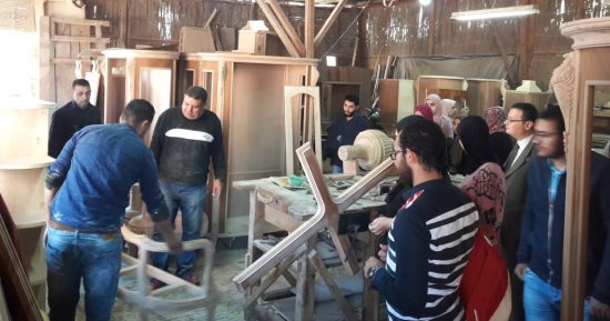صور.. طلاب فنون تطبيقية دمياط يزورون ورش الأثاث للتعرف على المشروعات الصغيرة