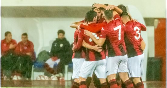 بطل جبل طارق يشترك مع برشلونة فى رقم قياسى أوروبى