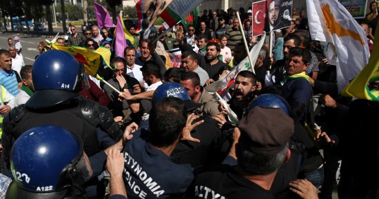 صور.. مظاهرات ضد أردوغان والجرائم الوحشية للجيش التركى ضد الأكراد فى قبرص