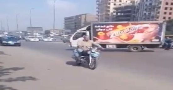 انتظام حركة المرور بشارع أحمد عرابى فى المهندسين