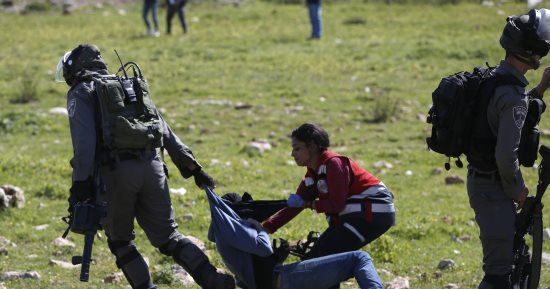الاحتلال الإسرائيلى يستهدف الصيادين الفلسطينيين قبالة شواطئ قطاع غزة