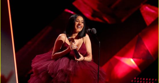  جائزة iHeartRadio لأفضل فنان جديد من نصيب كاردى بى