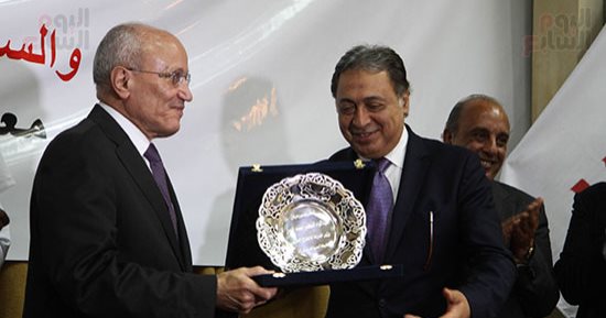 وزير الصحة يوقع عقد إنشاء مصنع السرنجات ذاتية التدمير (صور)