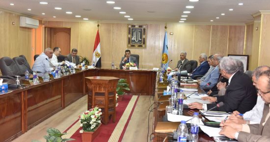 فيديو.. محافظ أسيوط يجتمع بأعضاء مجلس النواب لحل مشاكل المواطنين