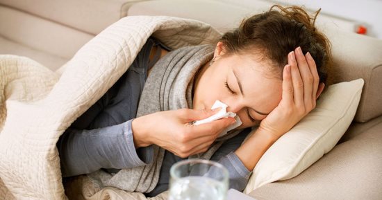 استخدم الطب البديل وعالج نزلات البرد بالغرغرة والبصل
