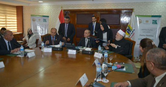 وزير التنمية المحلية: نعمل على تدريب العاملين بالقطاع الإدارى لتحسين الأداء