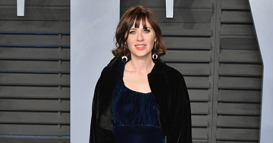  زوى ديشانيل تلعب دور "بيلى" فى Beauty And The Beast على مسرح هوليوود بول