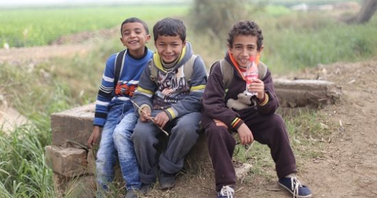 صورة اليوم.. ضحكة طفل صافية تنور الكون
