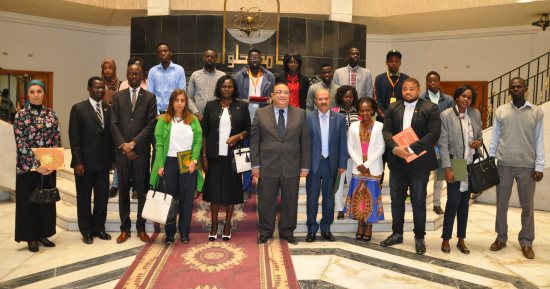طلاب جنوب السودان يكرمون قيادات جامعة حلوان على دعمهم التعليمى للأشقاء
