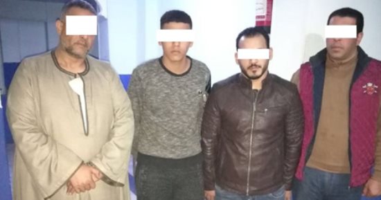 تاجر وأقاربه ينتحلون صفة رجال شرطة لاختطاف شاب والداخلية تعيده لأسرته