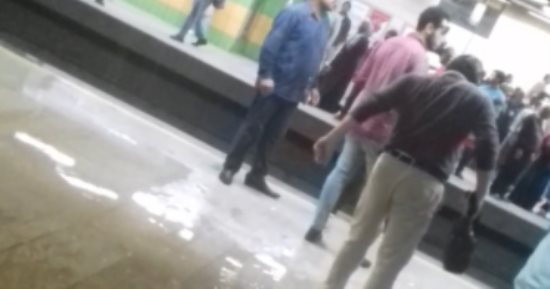 قارئ يشارك بصورة كسر ماسورة مياه بمحطة مترو السادات وغرق الرصيف