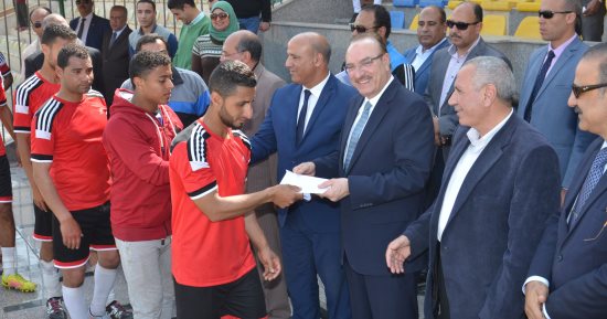 محافظ بنى سويف يكرم منتخب وحدة مركز ببا لفوزه بدورى مجالس المدن