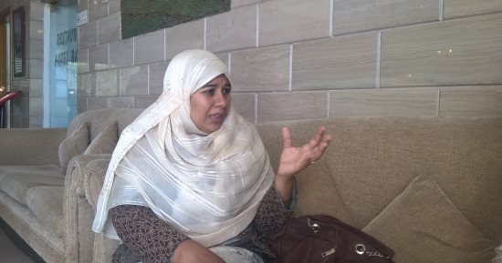 صور.. ميرفت محمود سيدة تحدت تقاليد الصعيد وعملت مأذونة بقنا