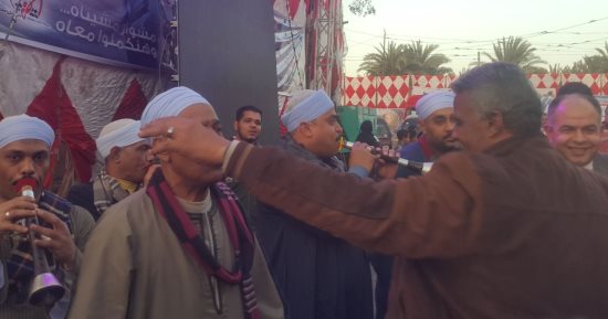 صور.. "الزفة الصعيدى" تستقبل حضور مؤتمر دعم الرئيس السيسى بالإسكندرية