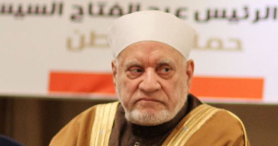 رئيس جامعة الأزهر يهنئ الدكتور أحمد عمر هاشم بمناسبة اختياره شخصية العام الإسلامية
