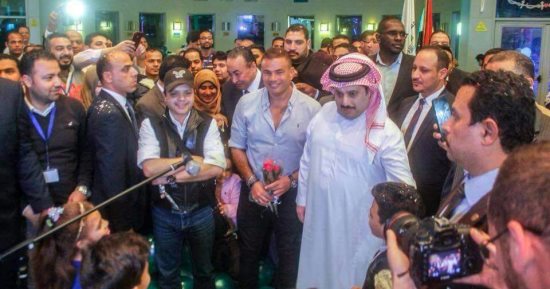 صور.. تركى آل الشيخ وعمرو دياب وهنيدى وحماقى يزورون مستشفى 57357